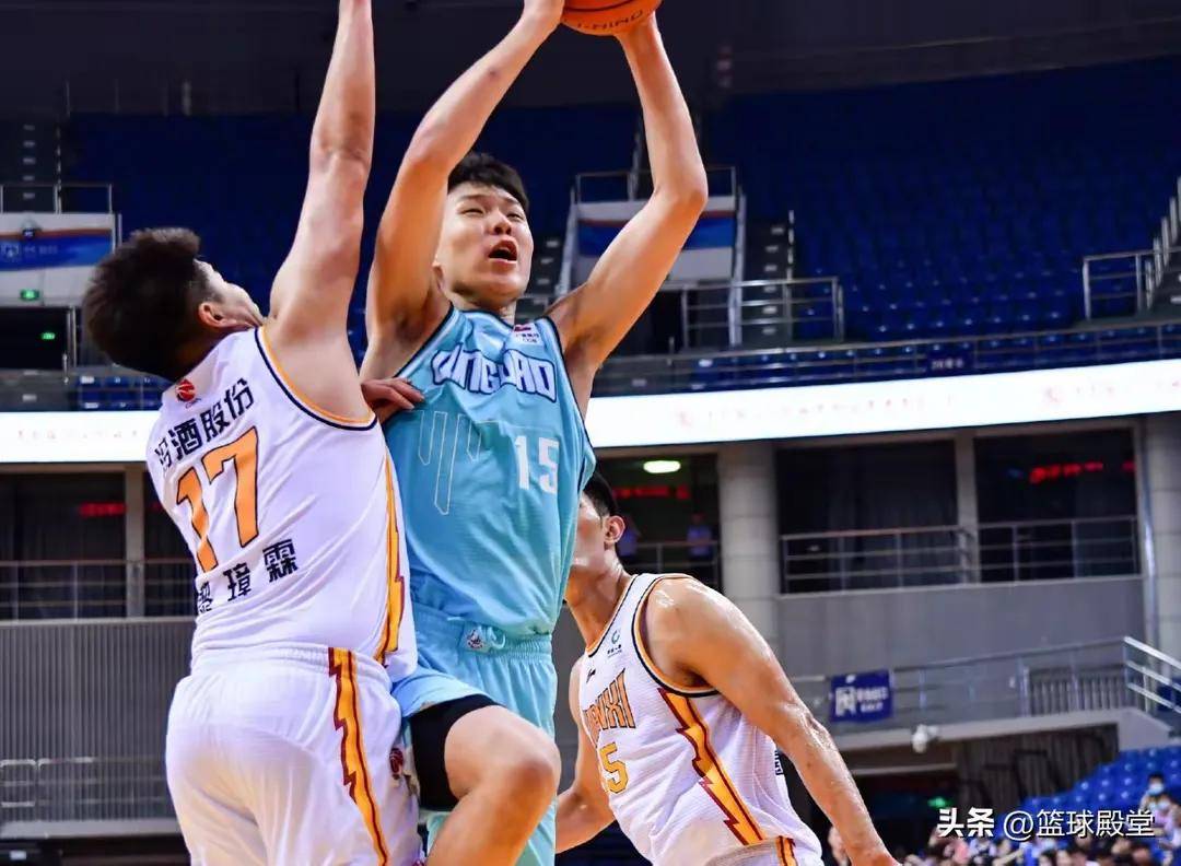赛前突围战来临，深圳男篮围绕NBA季后赛调整名单，气氛紧张，心理建设被强调的简单介绍