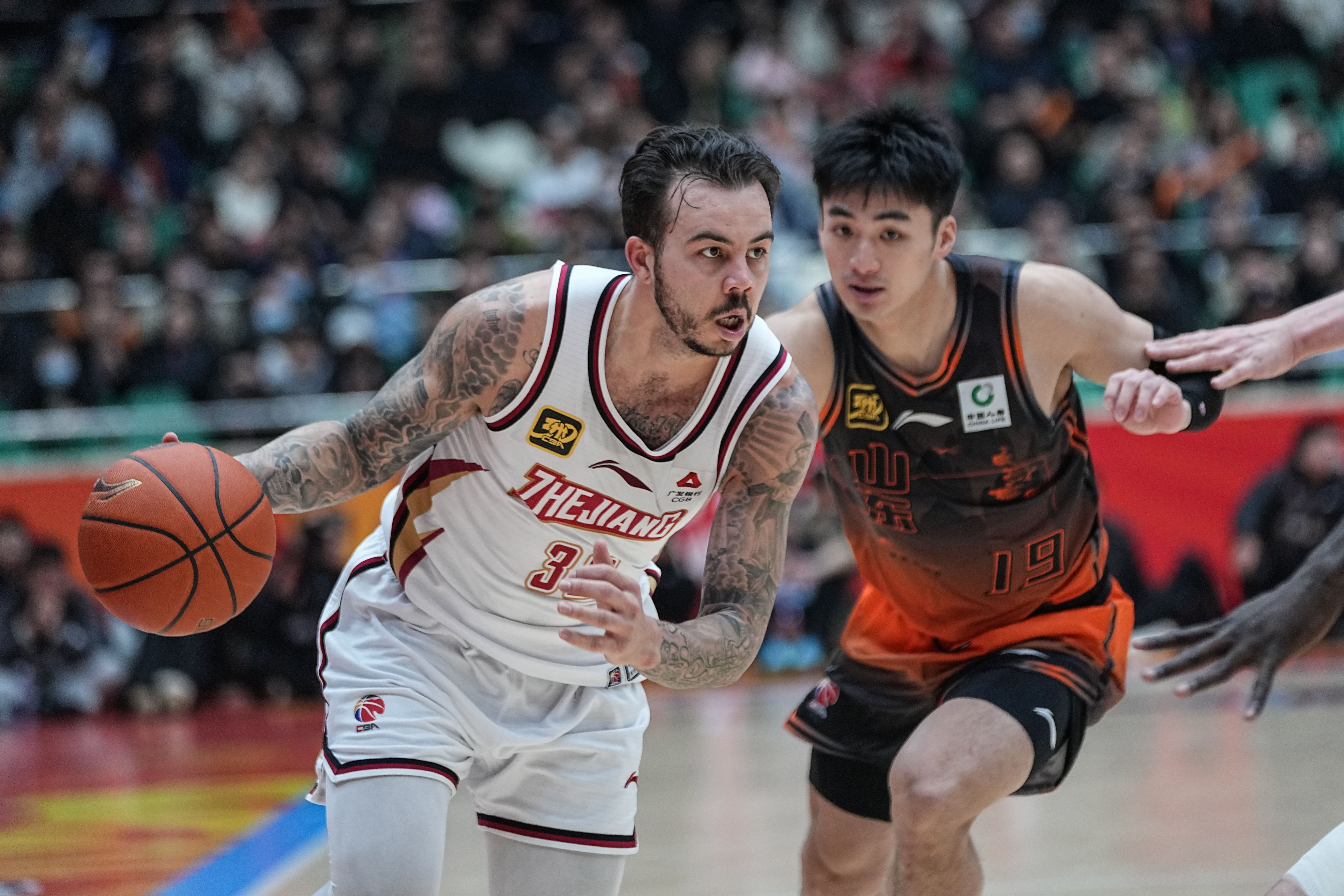 关于窗口期CBA常规赛传出新动向；浙江稠州手感冰凉；管理层表态——气氛紧张；赛程密集仍需轮换的信息