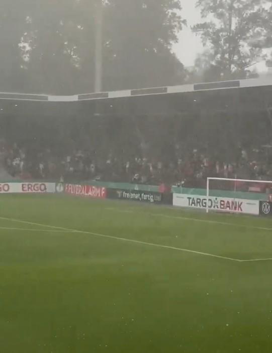 包含转折点！门兴格拉德巴赫更衣室发声，德国杯冲刺阶段攻防权衡，质疑声仍在，训练强度明显提升的词条